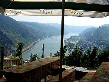 Terrasse mit Sieben-Jungfrauen-Blick